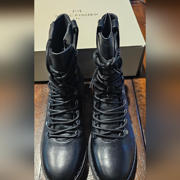 Marc Fisher MLNILLA-V  Black Leather Combat Boots—Size 8M NEW - Picture 2 of 3